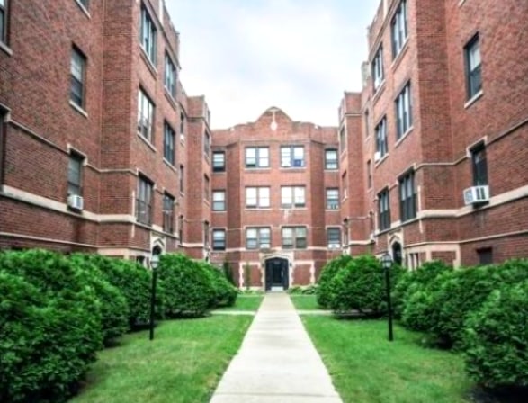 property at 1364 W Estes Ave