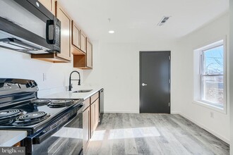 7 S Carrollton Ave in Baltimore, MD - Foto de edificio - Building Photo