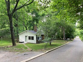 20 Gabriel Mills Rd in Wading River, NY - Building Photo