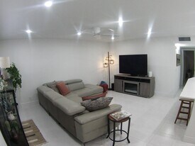 541 Normandy Ln in Delray Beach, FL - Building Photo