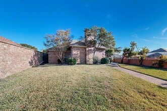 811 Oakway Ct in Richardson, TX - Building Photo - Building Photo