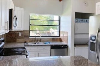 10572 NW 7th Terrace in Miami, FL - Building Photo - Building Photo