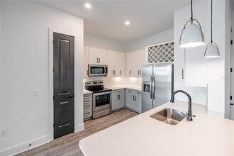 1420 Lakefront Dr in Sarasota, FL - Building Photo - Building Photo