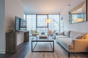 251 W Hubbard St in Chicago, IL - Building Photo