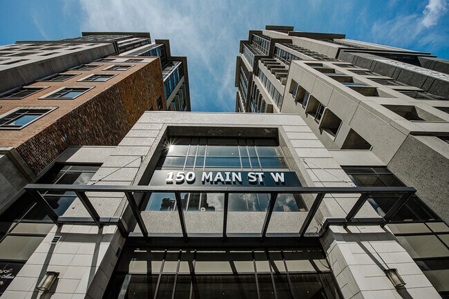 150 Main St W in Hamilton, ON - Building Photo - Building Photo