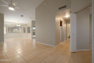 8158 N 104th Ave in Peoria, AZ - Foto de edificio - Building Photo