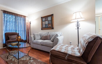 The Falls of Beechnut in Houston, TX - Foto de edificio - Interior Photo
