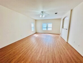 2205 Boyds Way in Austin, TX - Foto de edificio - Building Photo