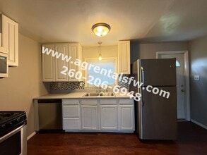 2329 Barnhart Ave in Fort Wayne, IN - Building Photo - Building Photo