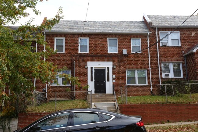 4817 3rd St NW
