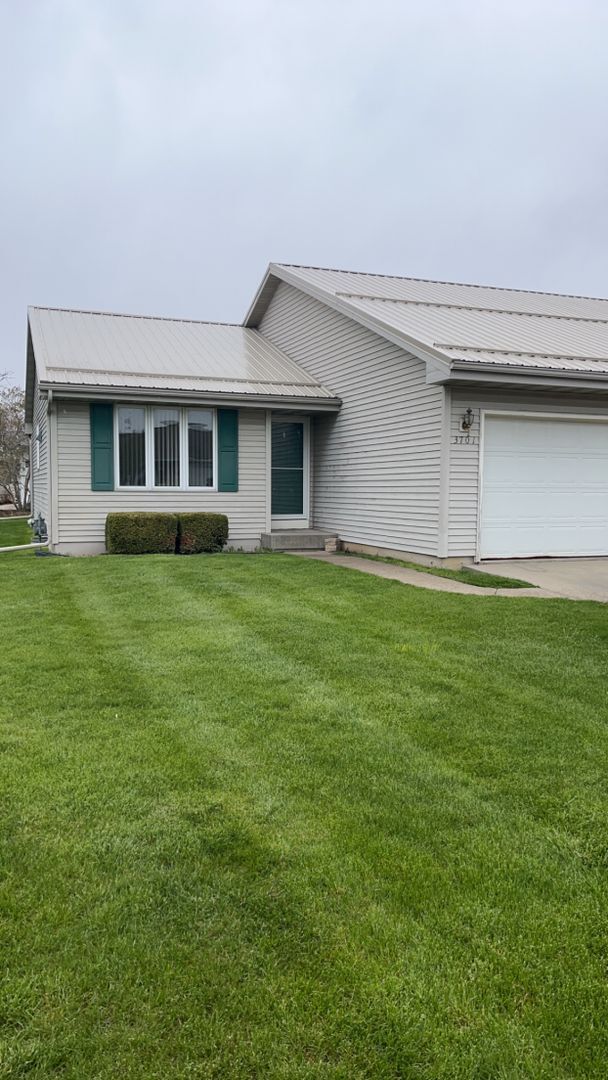 3701-3703 Pintail Dr in Janesville, WI - Building Photo - Building Photo