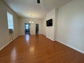 1718 N Olive St in San Antonio, TX - Foto de edificio - Building Photo