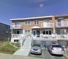 4871-4875A Sinclair Rue in Laval, QC - Building Photo