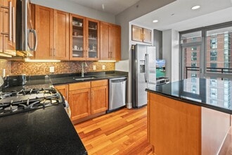 389 WASHINGTON St in Jersey City, NJ - Building Photo - Building Photo