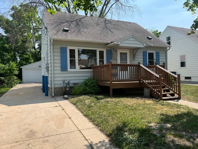 property at 114 10 1/4 St SE