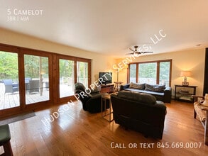 5 Camelot in Marlboro, NY - Building Photo - Building Photo