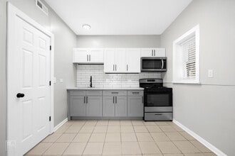 5749 W Chicago in Chicago, IL - Building Photo - Building Photo