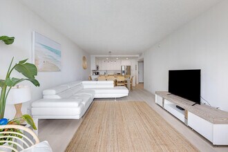 19370 Collins Ave, Unit FL12-ID1049799P in Sunny Isles Beach, FL - Foto de edificio - Building Photo