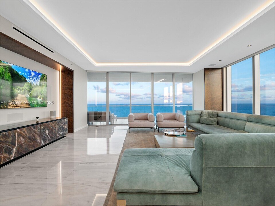 18501 Collins Ave, Unit 2704 in Sunny Isles Beach, FL - Building Photo