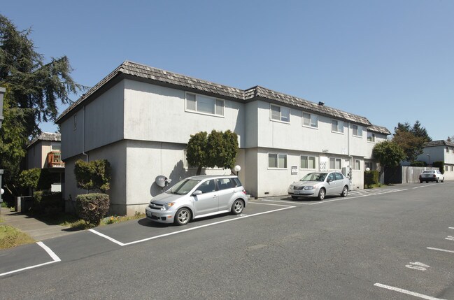 Hallmark Apartments in Burien, WA - Foto de edificio - Building Photo