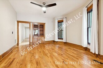 1028 W Roscoe St in Chicago, IL - Foto de edificio - Building Photo