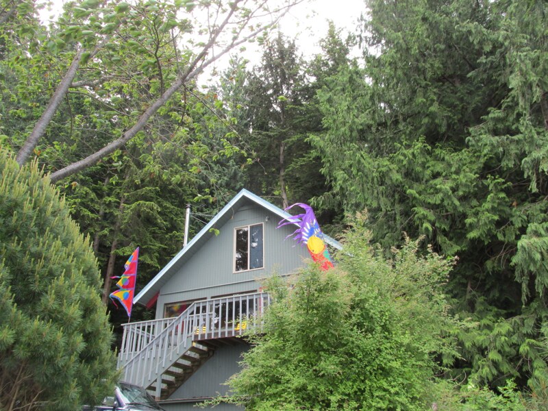 585 Raccoon Point Rd in Eastsound, WA - Building Photo