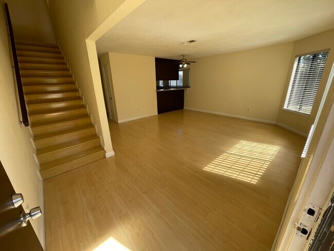 14431 Chadron Ave, Unit XN3 in Hawthorne, CA - Building Photo - Building Photo