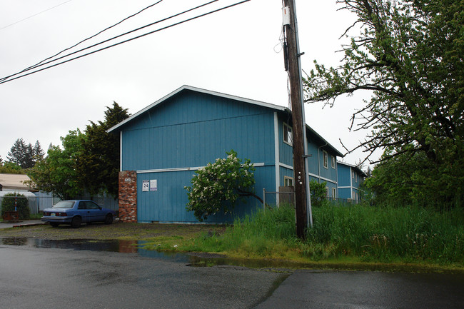 Division Sunset Apartments in Portland, OR - Building Photo - Building Photo