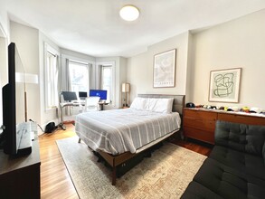 564 E 5th St, Unit 564 East 5th Street in Boston, MA - Building Photo - Building Photo