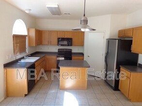 5517 S 11th Pl in Phoenix, AZ - Foto de edificio - Building Photo