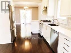 557 The Kingsway in Toronto, ON - Building Photo - Building Photo