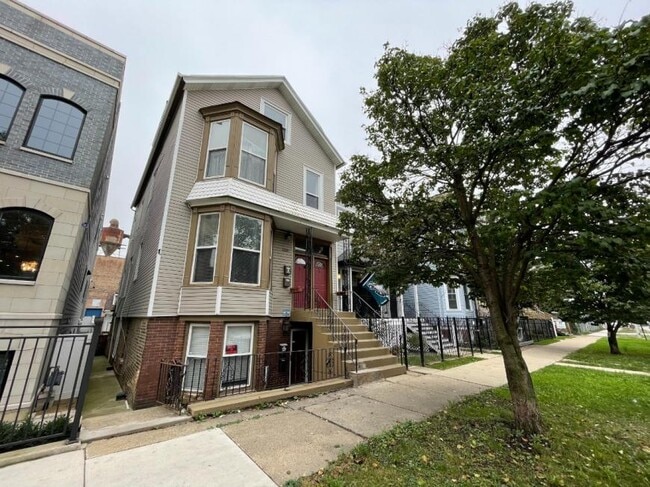 property at 2335 W Barry Ave