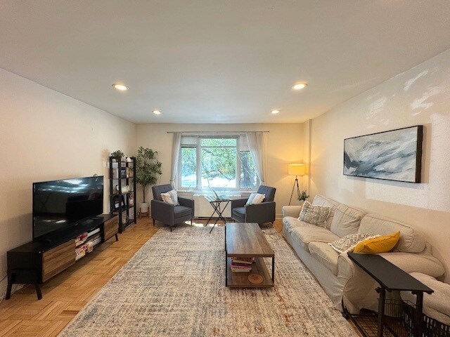 569 Washington St in Brookline, MA - Building Photo - Building Photo