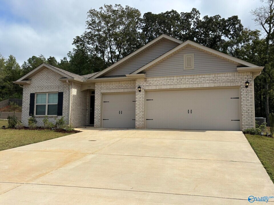 105 High Leaf Dr in Harvest, AL - Building Photo