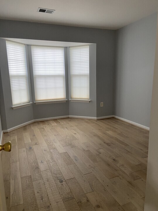 42710 Cool Breeze Square in Leesburg, VA - Building Photo