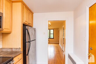 7320 N Ridge Blvd, Unit 20.5-3W in Chicago, IL - Building Photo - Building Photo