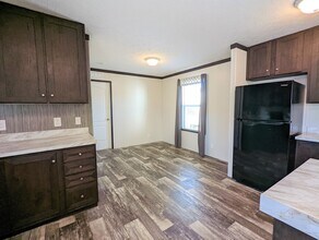 23 Grant St in West Branch, IA - Building Photo - Building Photo