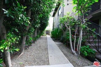 5533 W Jefferson Blvd in Los Angeles, CA - Building Photo - Building Photo
