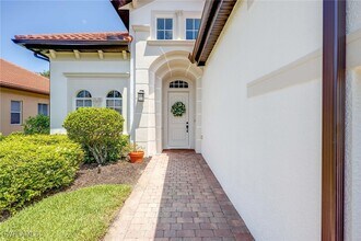 7863 Valencia Ct in Naples, FL - Building Photo - Building Photo