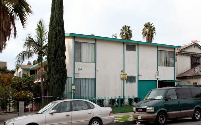 829 Walnut Ave in Long Beach, CA - Foto de edificio - Building Photo