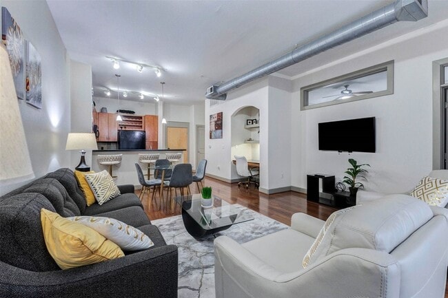 property at 1901 Post Oak Blvd