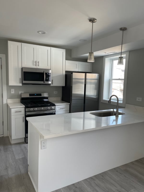 2242 W 18th Pl