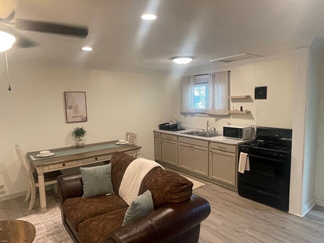 2401 Amelia Ave in Shreveport, LA - Building Photo - Building Photo