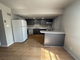 Colonial Square in Atlanta, GA - Building Photo