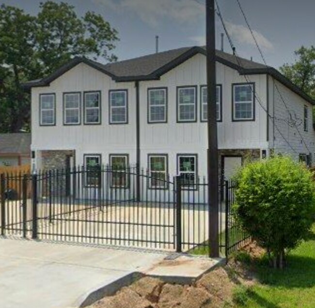 4644 Clover St Rentals in Houston, TX