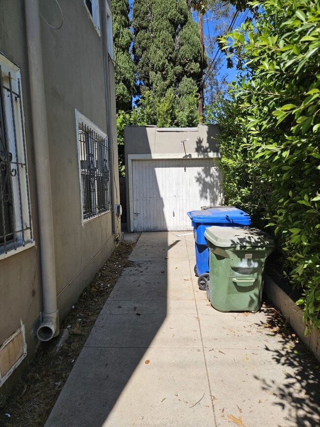 4239 W 25th St in Los Angeles, CA - Foto de edificio - Building Photo