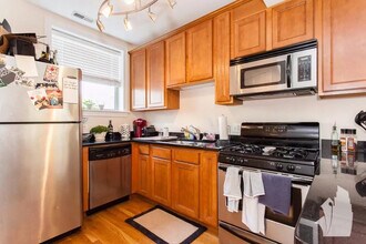 1516 W Waveland Ave, Unit 1 in Chicago, IL - Building Photo - Building Photo