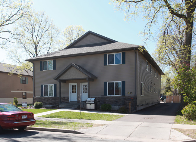 224 9th Ave in Eau Claire, WI - Foto de edificio - Building Photo