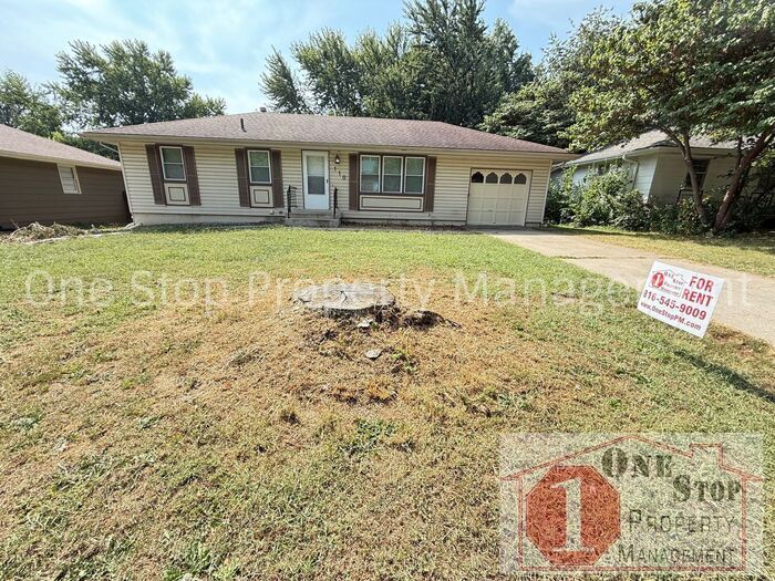 110 SW Moore Ct in Blue Springs, MO - Building Photo