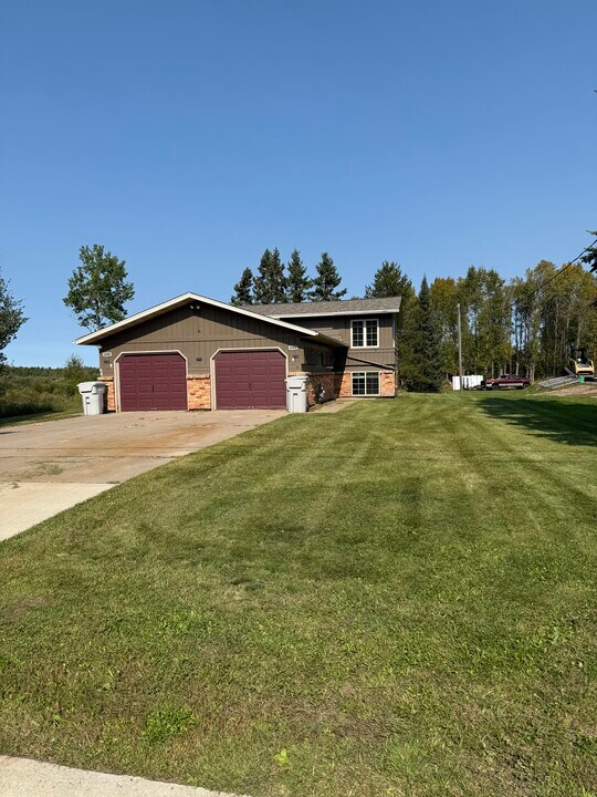 606-613 13th St NW in Chisholm, MN - Building Photo